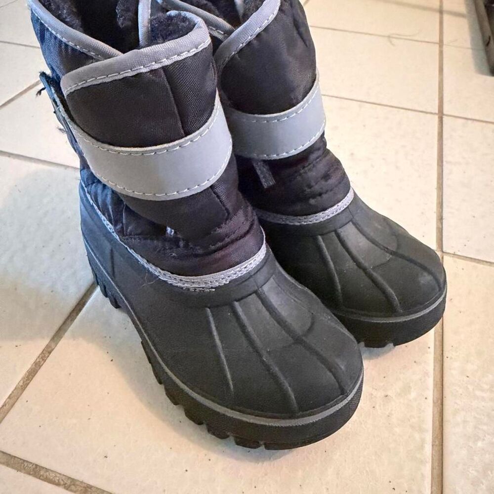 Thermolite Black and Gray Boots